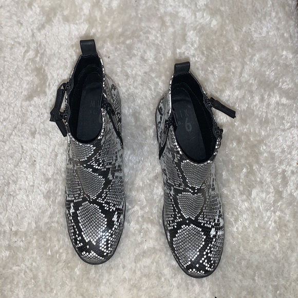 Boots - Picture 3 of 3